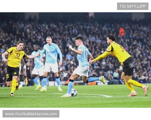 新赛季足球联赛激战正酣 各大豪门争夺冠军之路充满悬念